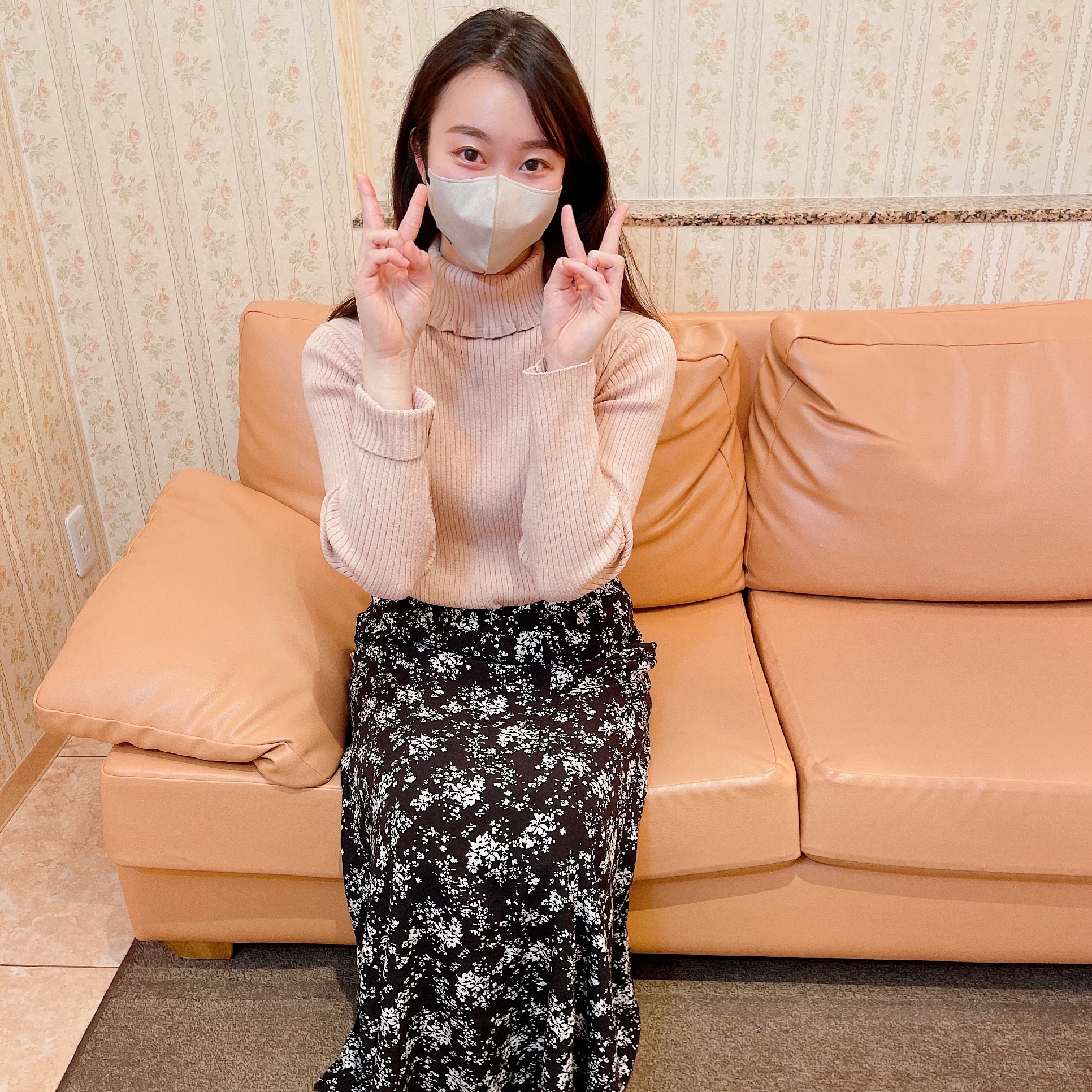 一看就知道完全的处女K先生，19岁女大学生，出生以来第一次的SEX生插入，中出，嘎嘎哭，，尖叫！！但是活-cd2}