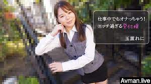 在工作时也在自慰！淫荡过头的柜姐}