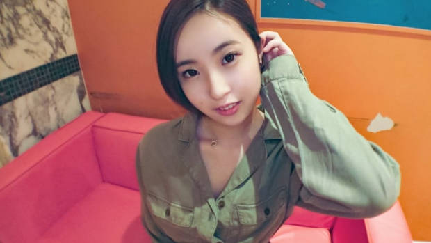 SIRO-3815 【初撮り】ネットでAV応募→AV体験撮影 963 彼氏いなくて、AVをめちゃくちゃ観てます.好奇心で身体を張ります！大声でイクイク連発！！スレンダーボディを震わせてイキまくる！！1}